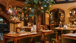 17:30 uur: Uit eten bij De Sociëteit