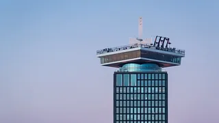 Genieten van een grandioos uitzicht bij A’dam Lookout