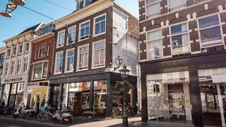 Magische muurgedichten, Leiden