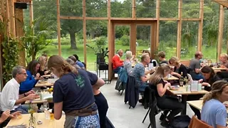 Theatraal en culinair genieten bij Greens in the Park in Den Haag
