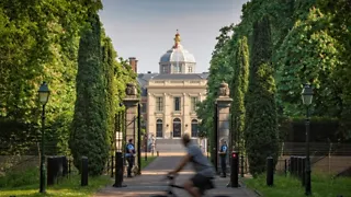 14:00 uur: Bezoek het koninklijke Haagse Bos en Paleis Huis ten Bosch