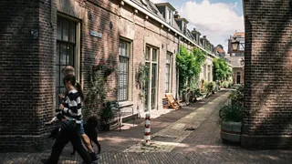 Utrechtse gezelligheid in de Zeven Steegjes