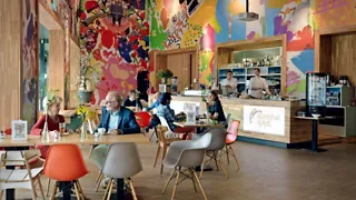 Ontdek de creatieve wereld van Kunsthal KAdE