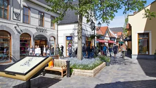 11:00 uur: Shoppen in Designer Outlet Roermond