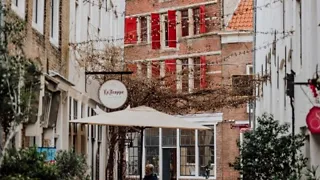 11:00 uur: Bezoek de Reigerstraat en de snoepwinkel Afdeling Snoepzaken