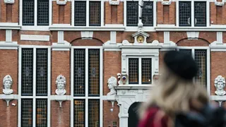 Wandelen langs kenmerkende Tweede Wereldoorlog locaties in Amsterdam