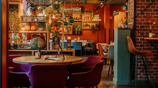 13:00 uur: Lunchen bij Moeke Ede