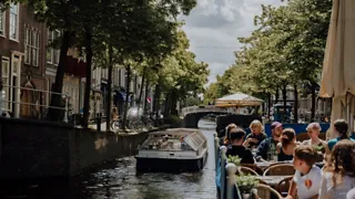 15:00 uur: Het Delftse water op met een rondvaart of sup-tocht