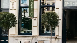 10:00 uur: Ontspannen opstarten bij koffiebar Charlie's