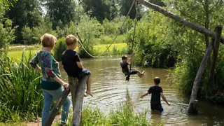 Spelen in het Belevenissenbos in Lelystad