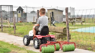 Speelpret in het Maisdoolhof in Malden