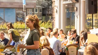 Aanschuiven op het gezelligste terras van Den Bosch: BUURT