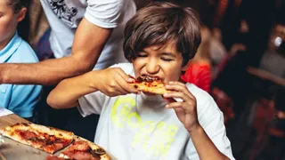 17:30 uur: Pizza's eten bij de Boterwaag