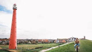 13:30 uur: Wandelen langs vuurtoren Lange Jaap en uitwaaien over de zeedijk