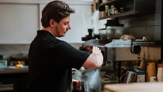 10:00 uur: Koffie en ontbijtje bij Stoom013
