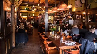 12:00 uur: Lunchen bij Sjampetter in hartje Deventer
