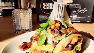 12:00 uur: Lunchen bij Sam Sam