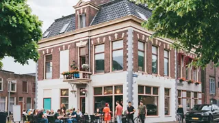 12.00 uur: Lunchen aan het water bij Wadapartja Westerhaven