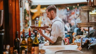 12:30 uur: Lunch bij Pieke Potloed, een op-en-top Maastrichts café