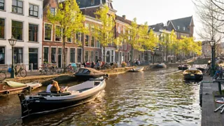 14.30 uur: Touren met een bootje of duurzaam shoppen in Leidse straatjes