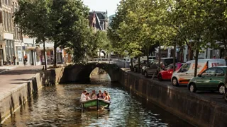 24 uur in waterrijk Leeuwarden: van rondvaart tot diner aan het water