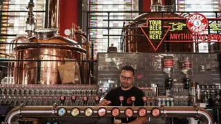 15:30 uur: Biertjes drinken in de Jopenkerk, een icoon in Haarlem
