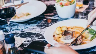 Uit eten bij Proefverlof in de oude gevangenis van Leeuwarden