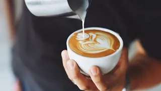 10:00: Begin met een biologisch ontbijtje bij KWEEK Foodbar