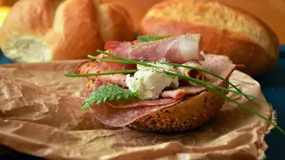 13:30 uur: Lunch bij Lekkerzzz