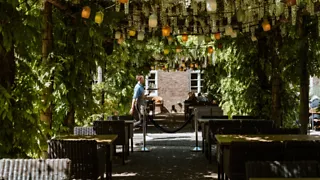 13:00 uur: Lunchen bij De Twee Gezusters in een voormalig klooster