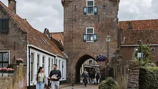 Hattem: Borrel Bij de Jongens of stap in de wereld van Anton Pieck